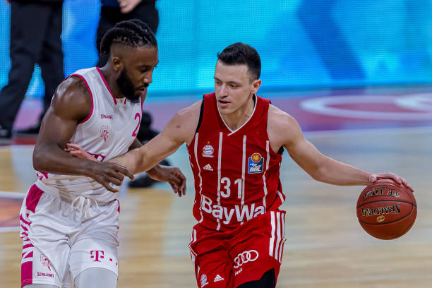 效力于英超 效力于英超