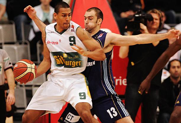 现代足球中 现代足球中